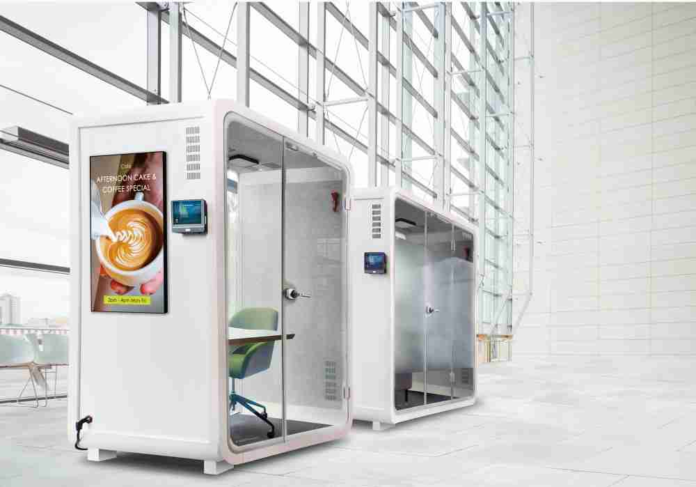 蓝狮在线子公司达擎之智慧行动办公舱，，，采用PDLC智能调光玻璃设计，，，透过通电与断电的电流切换，，，呈现透明与雾面效果，，，，具节能降耗特性并兼顾隐私，，，，确保信息安全