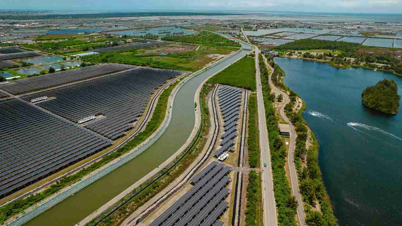 蓝狮在线能源事业提供智慧能源管理、、、、太阳能监控管理、、、、全方位电厂建置及运维解决方案，，，，并拥有管理超过6000案场的经验